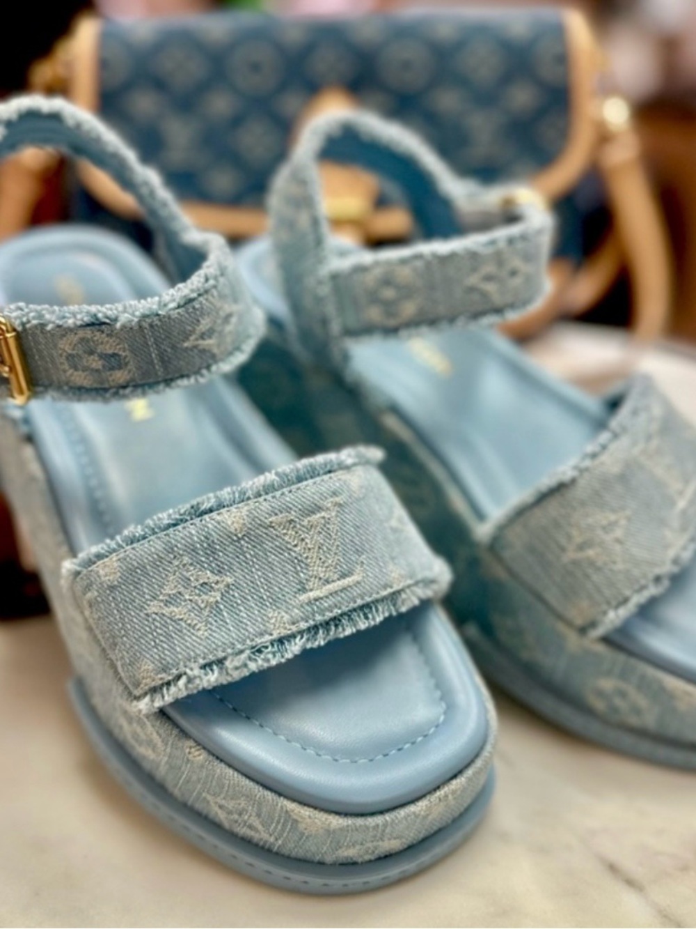 💙🔥🤩100% Authentic Women’s Denim Louis Vuitton Sandal size 8💙🔥🤩